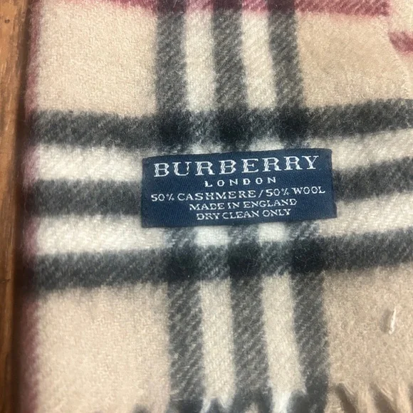 Burberry Beige and Black Checkered Scarf 50./. Cashmere - Picture 4 of 7